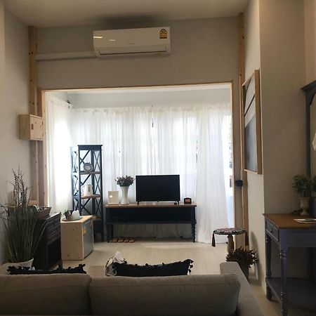 P.O.E Posh Homestay Petchaburi Esterno foto