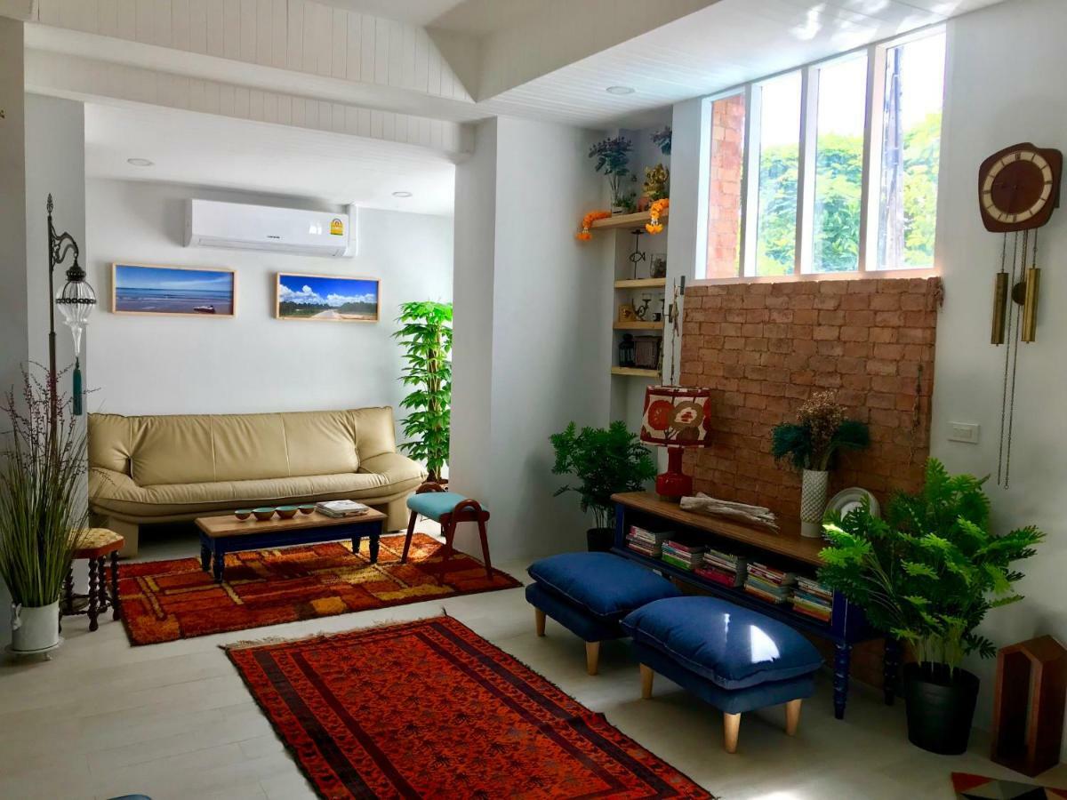 P.O.E Posh Homestay Petchaburi Esterno foto